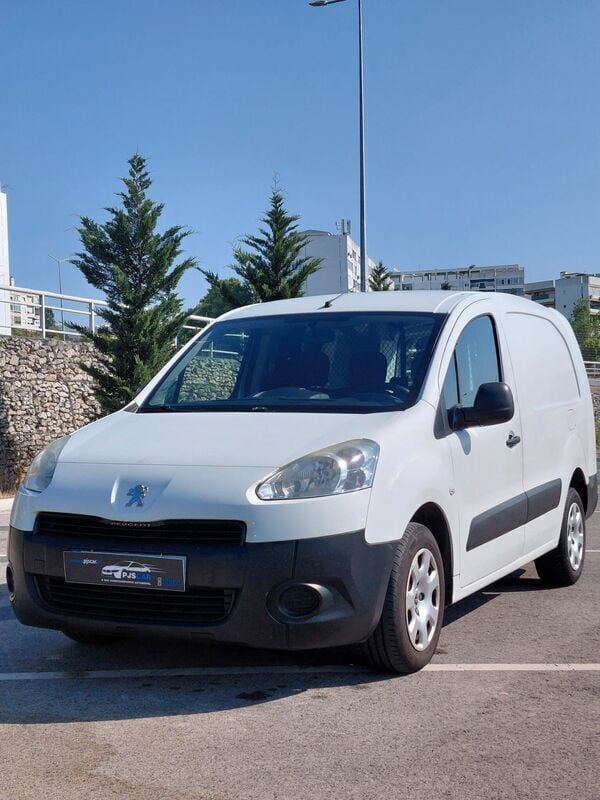 Branco Usado 2013 Peugeot Partner Premium Monovolume | € 8.500 (Preço justo) - Imagem 1/4