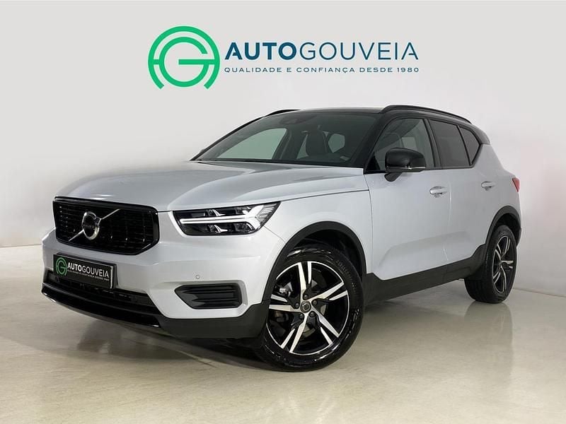 Branco Usado 2022 Volvo XC40 R-Design SUV | € 29.980 (Preço justo) - Imagem 1/4