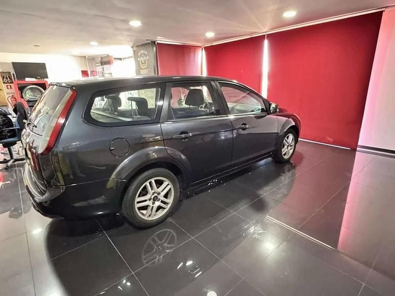 Usado Ford Focus Trend 90 HP (66 kW) 2008 Cinza Carrinha