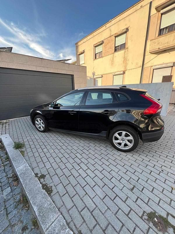 Usado Volvo V40 120 HP (88 kW) 2015 Preto Citadino