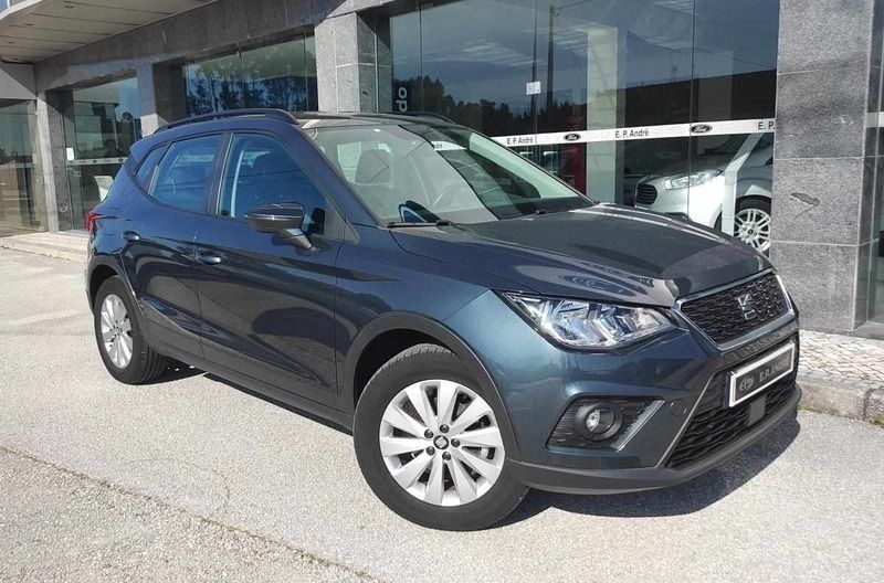 Cinzento Usado 2020 Seat Arona Style SUV | € 15.900 (Preço justo) - Imagem 1/4