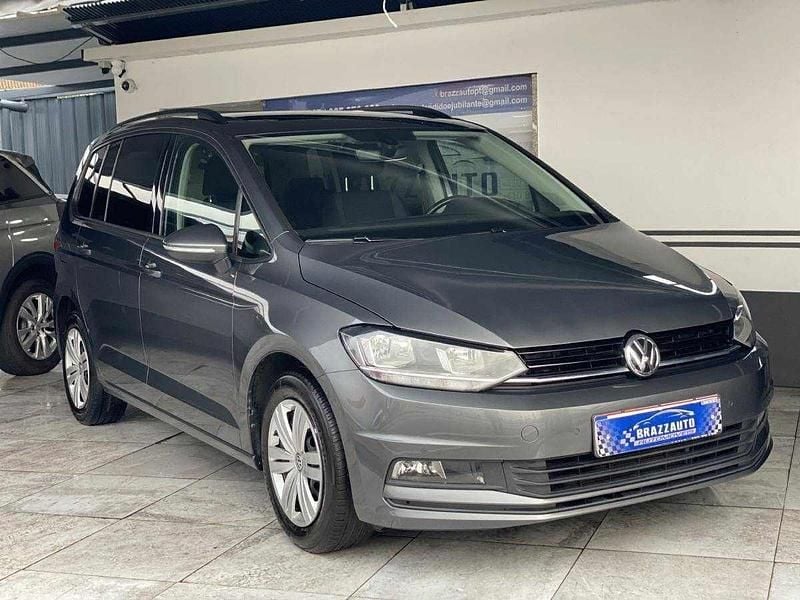 Usado VW Touran Highline 115 HP (84 kW) 2018 Cinzento Monovolume
