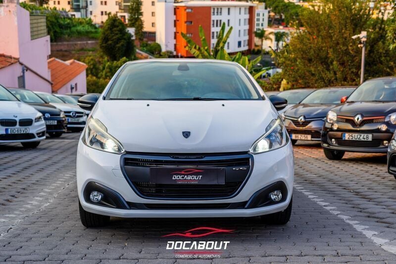 Branco Usado 2015 Peugeot 208 GT-line Citadino | € 12.450 (Caro) - Imagem 1/4