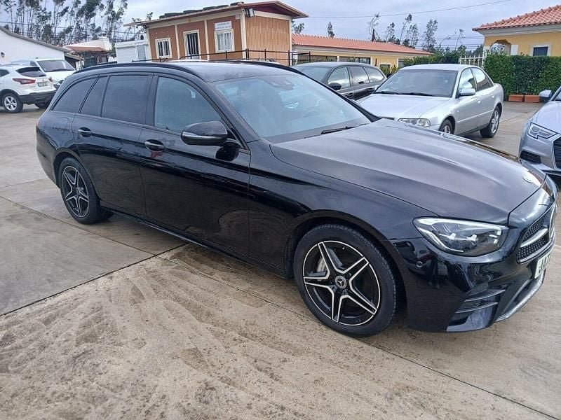 Usado Mercedes E300 AMG line 306 HP (225 kW) 2022 Preto Carrinha