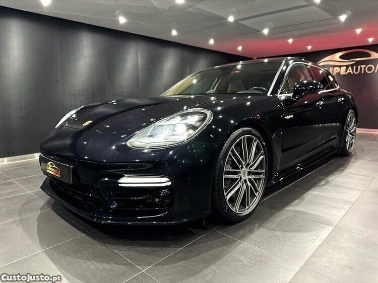 Azul Usado 2018 Porsche Panamera S E-Hybrid Sport Turismo Sedan | € 82.990 (Caro) - Imagem 1/1
