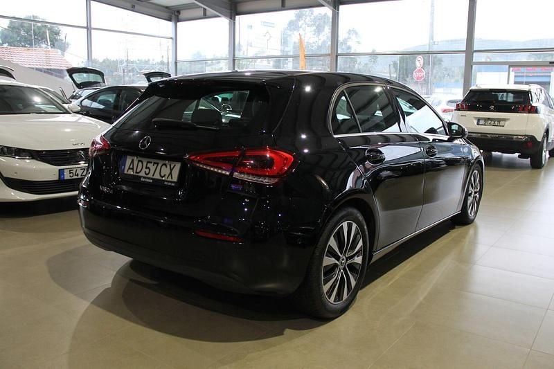 Usado Mercedes A160 90 HP (66 kW) 2020 Preto