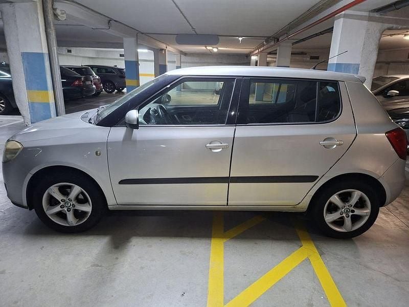 Usado Skoda Fabia 75 HP (55 kW) 2008 Sedan