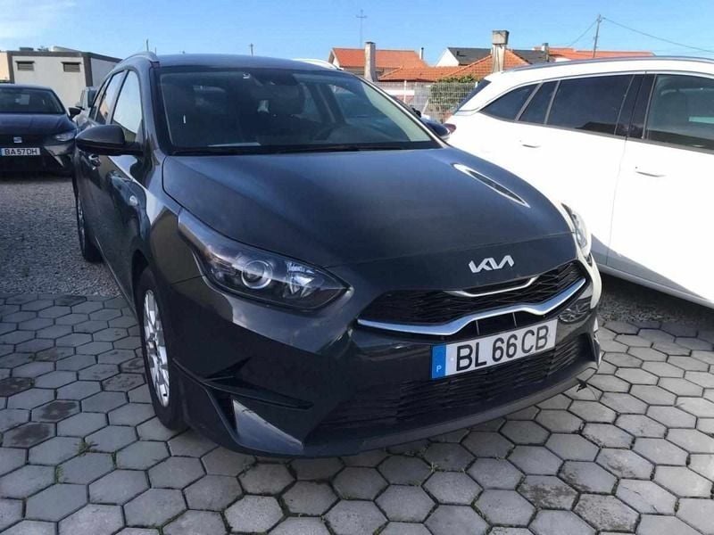 Usado Kia Ceed Sportswagon EX 136 HP (100 kW) 2024 Cinzento Carrinha