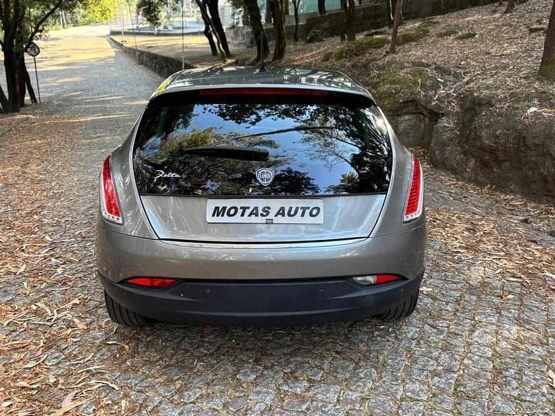 Usado Lancia Delta 120 HP (88 kW) 2009 Cinza Citadino