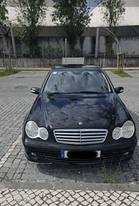 Usado 2006 Mercedes 220 Sedan | € 6.500 - Imagem 1/4