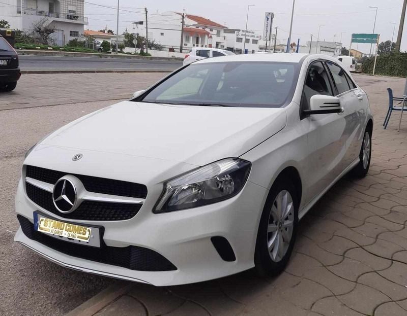 Branco Usado 2018 Mercedes A160 Business Citadino | € 21.500 (Preço elevado) - Imagem 1/4