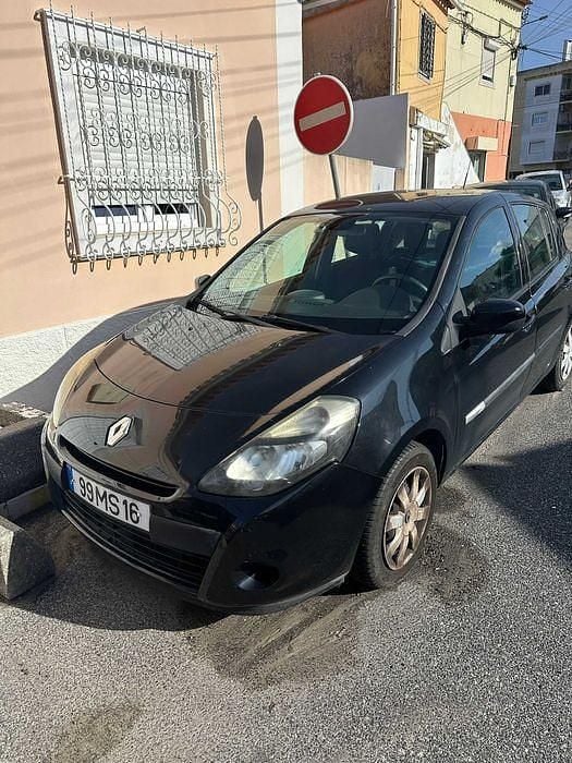Usado Renault Clio IV 90 HP (66 kW) 2012 Preto Sedan