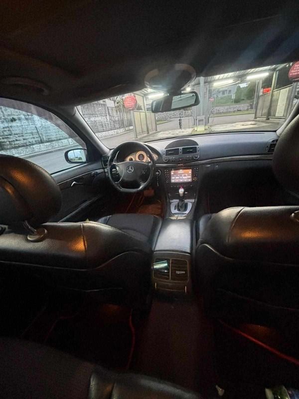 Preto Usado 2002 Mercedes E270 Sedan | € 12.000 (Caro) - Imagem 1/4