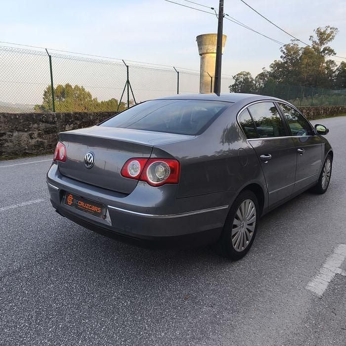 Usado VW Passat Highline 140 HP (102 kW) 2005 Sedan