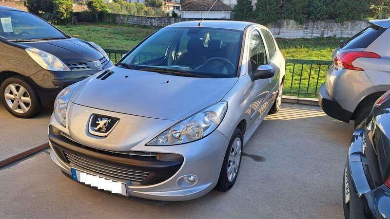 Cinzento Usado 2011 Peugeot 206 | € 6.750 - Imagem 1/4