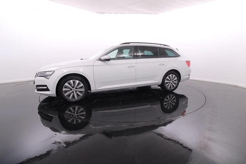 Usado Skoda Superb 150 HP (110 kW) 2023 Branco