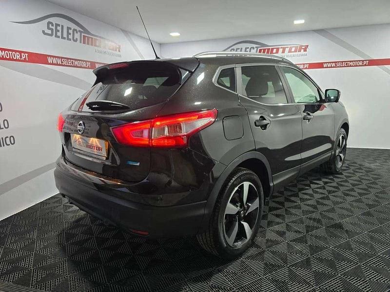 Usado Nissan Qashqai 110 HP (80 kW) 2016 Preto SUV