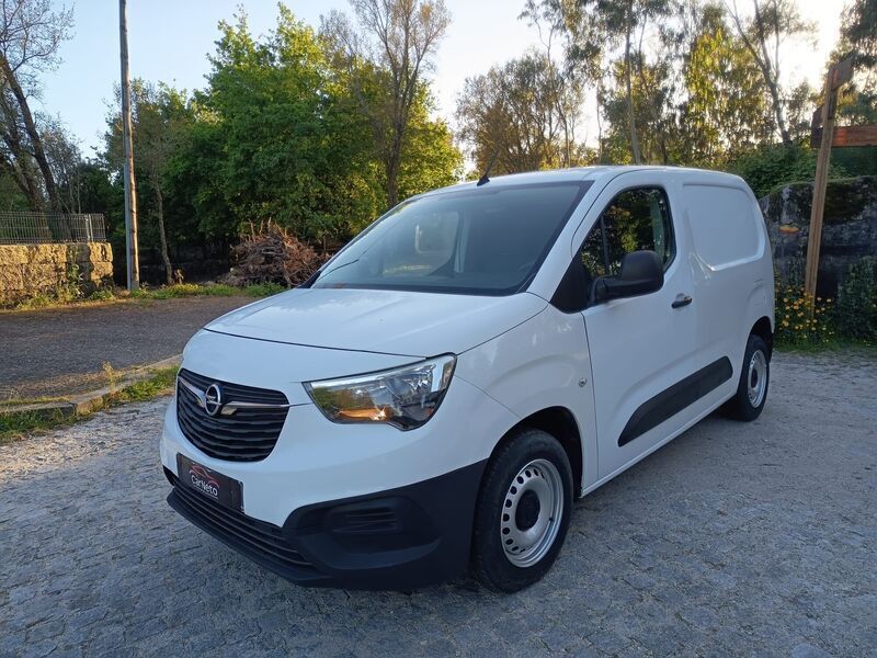 Branco Usado 2019 Opel Combo Enjoy Monovolume | € 14.990 (Preço justo) - Imagem 1/4