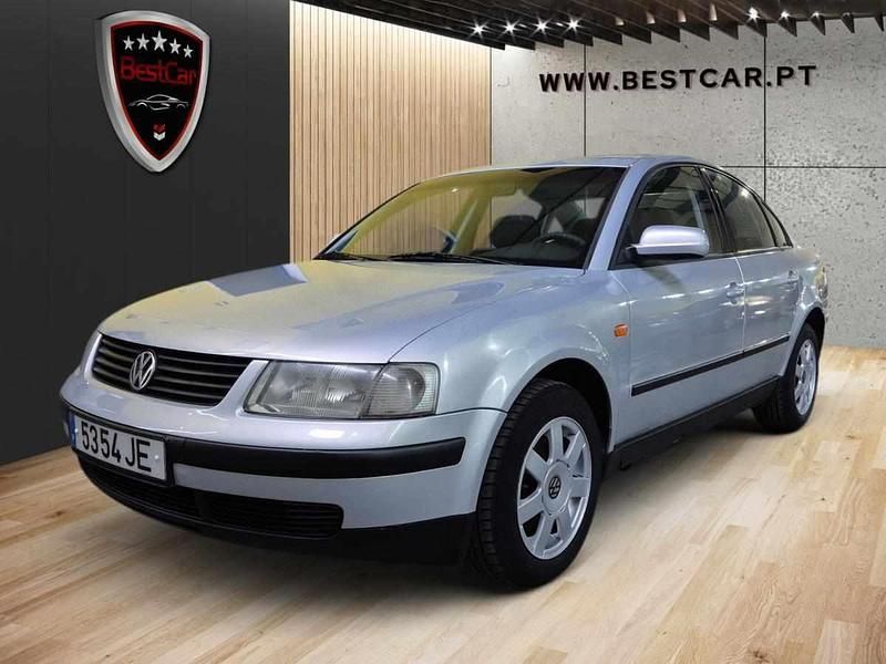 Cinzento Usado 1997 VW Passat Sedan | € 3.950 (Caro) - Imagem 1/4