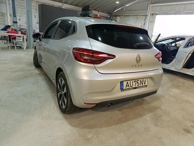 Usado Renault Clio V 100 HP (73 kW) 2022 Cinzento