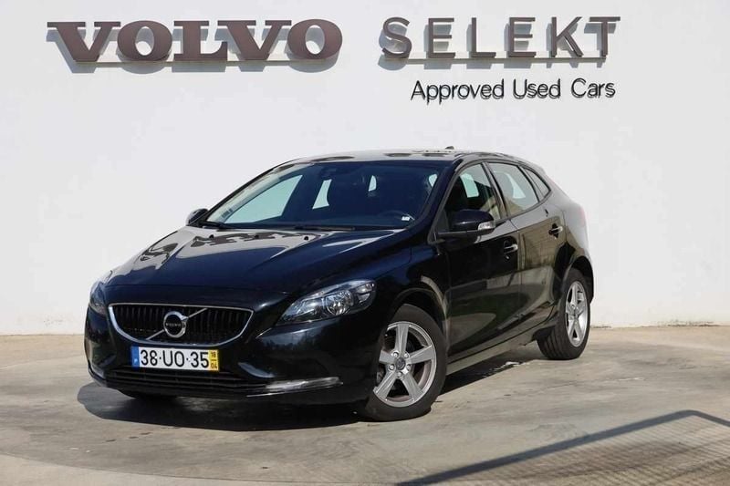 Preto sólido Usado 2018 Volvo V40 Kinetic Carrinha | € 15.700 (Preço justo) - Imagem 1/4