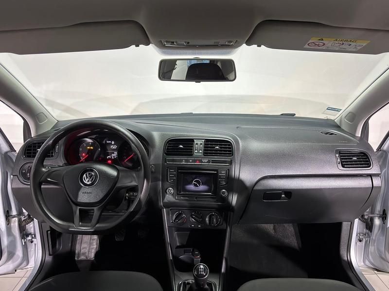 Usado VW Polo Trendline 75 HP (55 kW) 2017 Cinzento