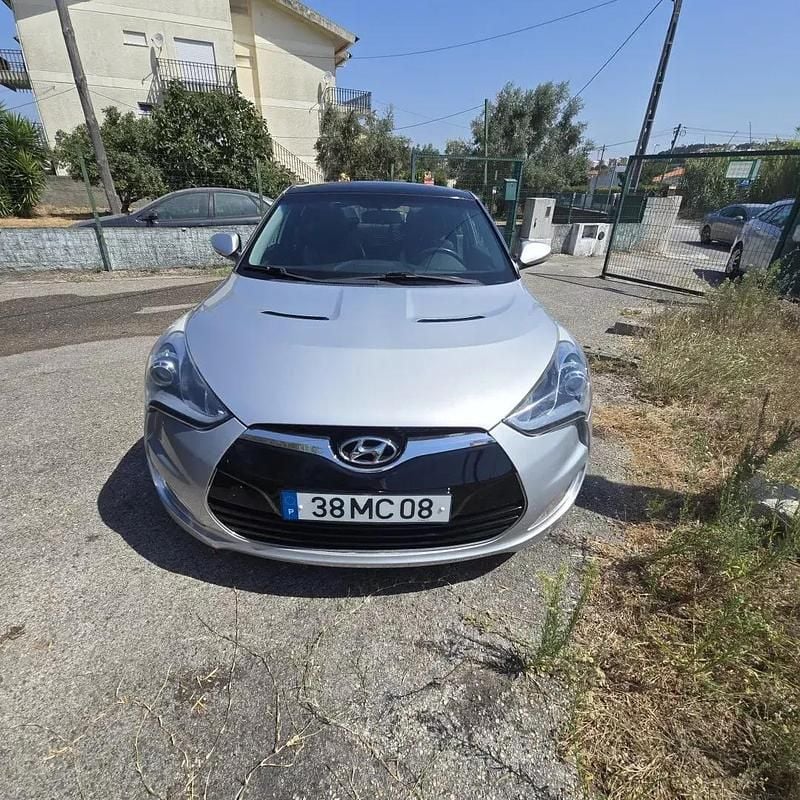 Cinza prata Usado 2011 Hyundai Veloster Style Citadino | € 7.750 - Imagem 1/4