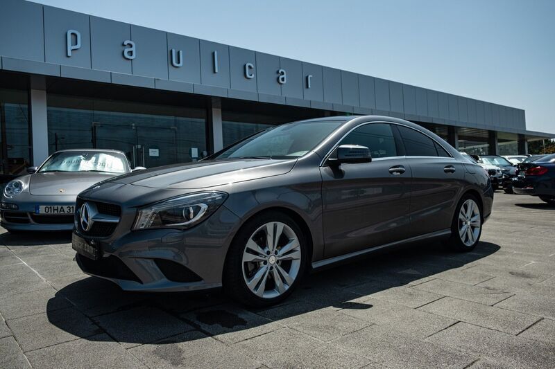 Cinza Usado 2014 Mercedes CLA220 Sedan | € 21.500 - Imagem 1/4