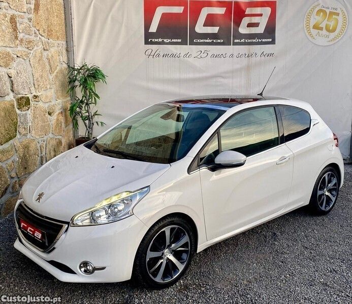 Branco Usado 2013 Peugeot 208 GT-line Citadino | € 9.990 (Bom preço) - Imagem 1/1