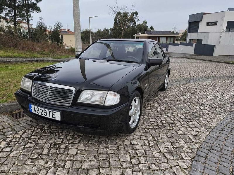 Usado 2002 Mercedes C220 Sedan | € 3.300 (Super Preço) - Imagem 1/4
