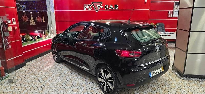 Usado Renault Clio IV Dynamique 85 HP (62 kW) 2014 Preto