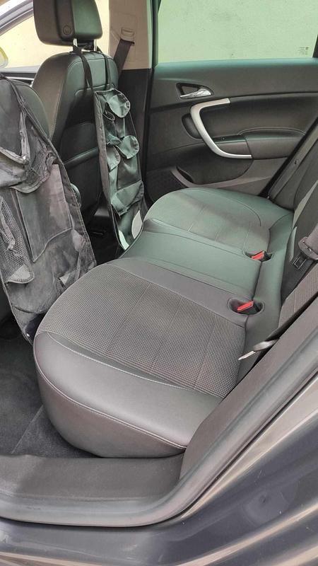 Usado Opel Insignia 179 HP (131 kW) 2010 Cinzento Carrinha