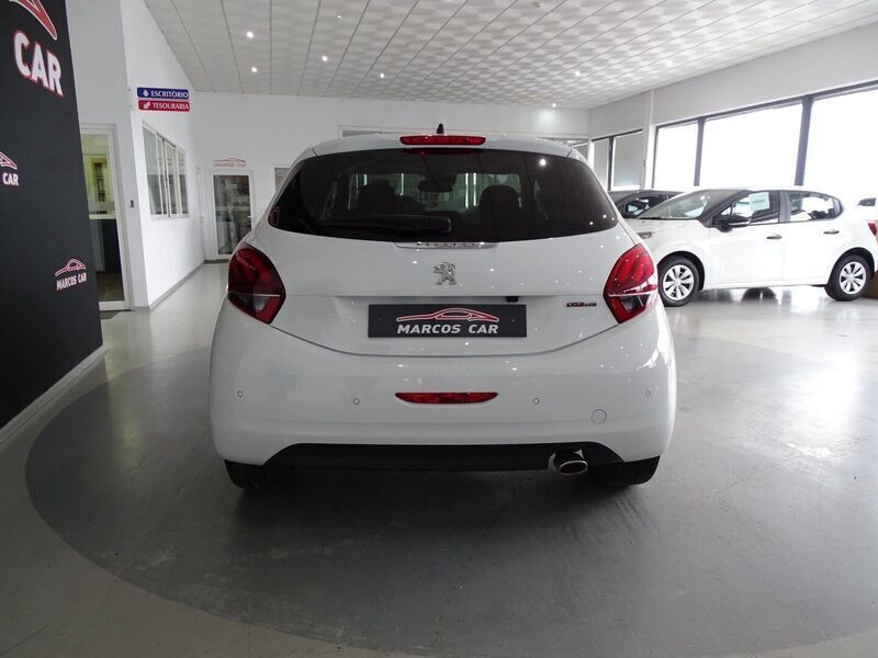 Usado Peugeot 208 GT-line 110 HP (80 kW) 2018 Branco Citadino