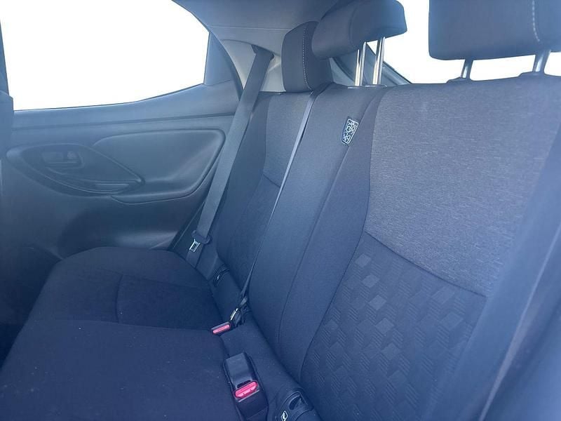 Usado Toyota Yaris 125 HP (91 kW) 2024 Cinza (pintura metalizada) Citadino