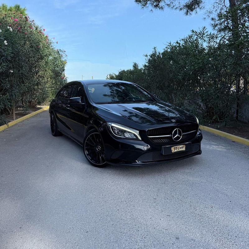 Usado Mercedes CLA180 AMG line 109 HP (80 kW) 2017 Preto Sedan