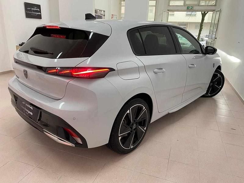 Usado Peugeot e-308 113 kW (154 HP) 2023 Branco Citadino
