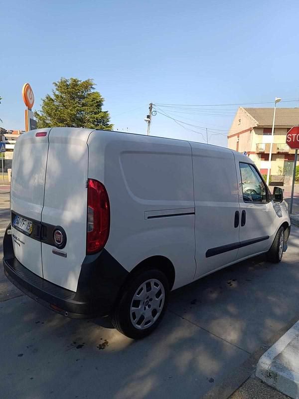 Branco Usado 2017 Fiat Doblò Monovolume | € 9.100 (Preço justo) - Imagem 1/4