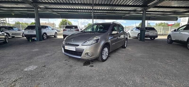 Usado Renault Clio IV 85 HP (62 kW) 2015 Cinzento Sedan