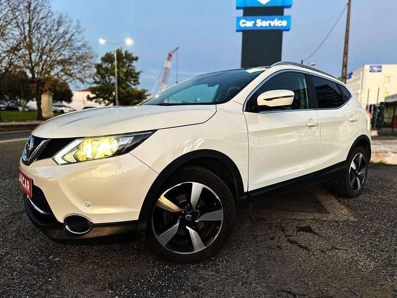 Branco Usado 2015 Nissan Qashqai N-Connecta SUV | € 12.900 (Bom preço) - Imagem 1/4