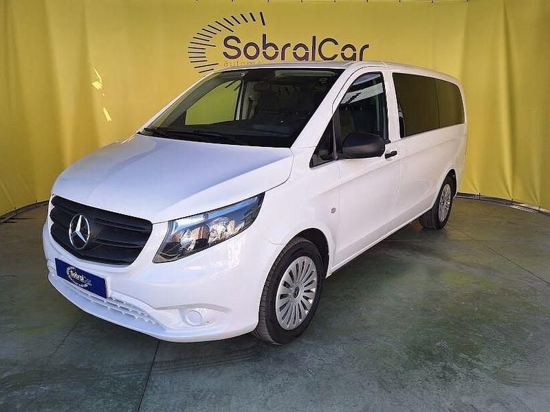 Branco Usado 2022 Mercedes Vito Monovolume | € 43.000 - Imagem 1/4
