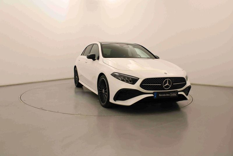 Branco Usado 2025 Mercedes A180 Citadino | € 45.990 - Imagem 1/4