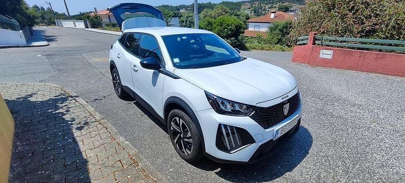 Usado Peugeot 2008 136 HP (100 kW) 2024 SUV