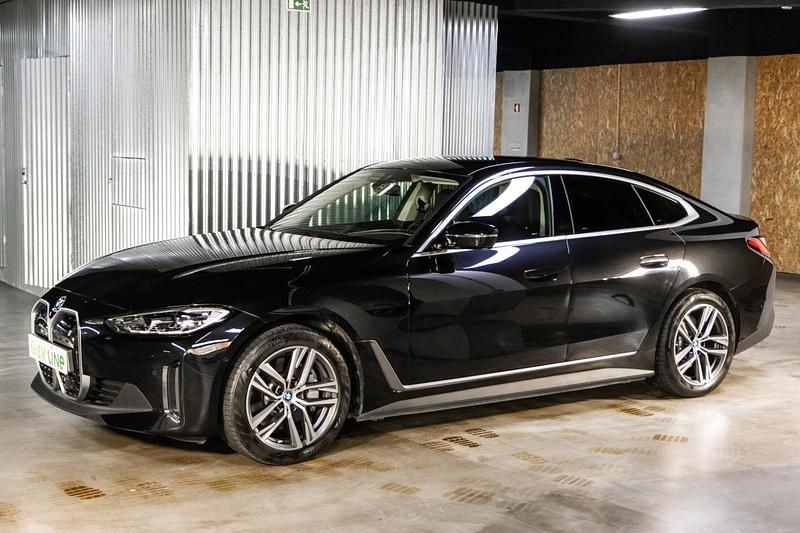 Usado BMW i4 250 kW (340 HP) 2023 Preto Sedan