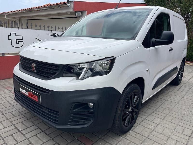 Branco Usado 2019 Peugeot Partner Premium Monovolume | € 14.500 (Preço elevado) - Imagem 1/4