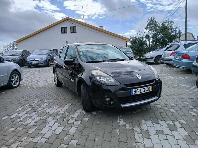 Usado Renault Clio II 75 HP (55 kW) 2011 Preto Citadino