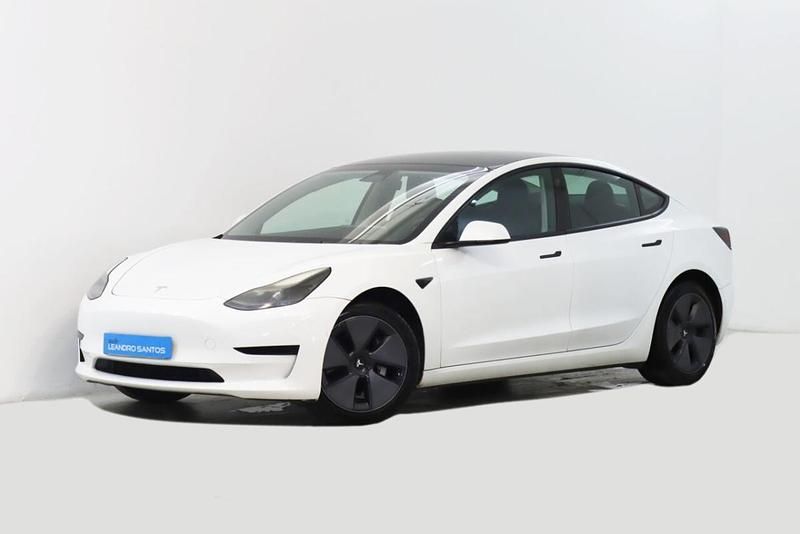 Branco Usado 2021 Tesla Model 3 Sedan | € 27.900 (Preço justo) - Imagem 1/2