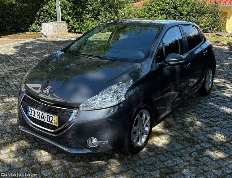 Cinza Usado 2012 Peugeot 208 Citadino | € 7.690 (Preço justo) - Imagem 1/1