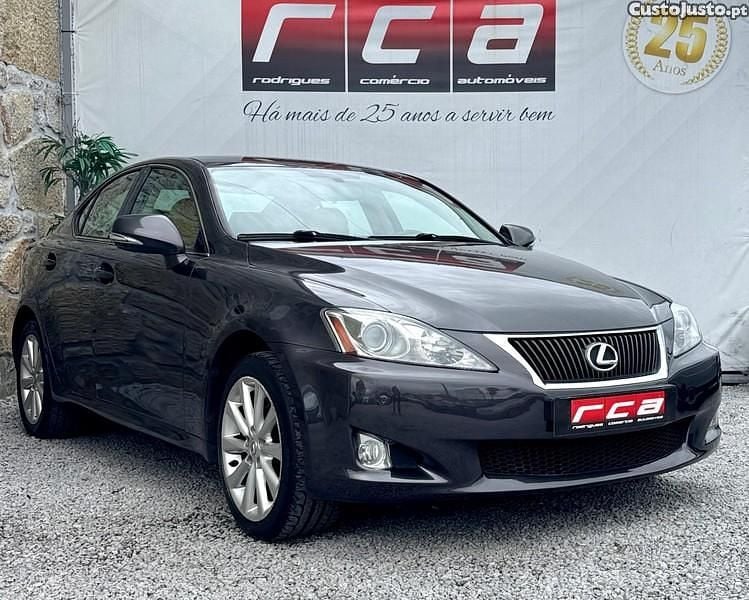 Cinza Usado 2009 Lexus IS220d Executive Line Sedan | € 7.490 - Imagem 1/1
