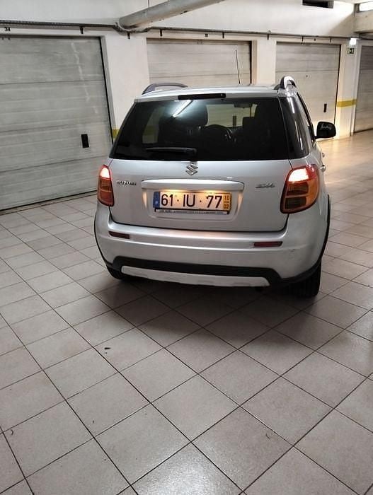 Usado Suzuki SX4 90 HP (66 kW) 2010 Sedan