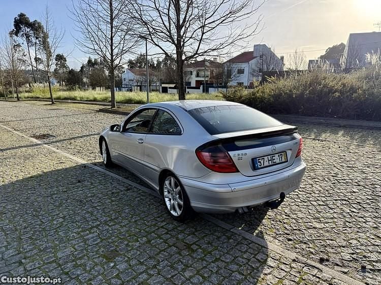 Usado Mercedes C220 143 HP (105 kW) 2002 Cinza Coupé